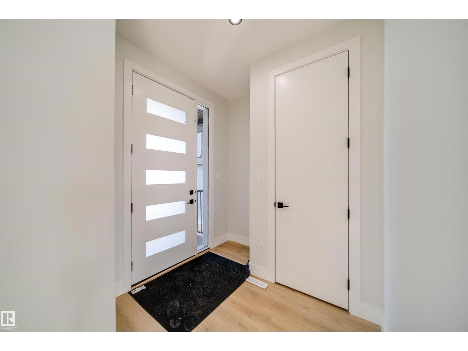 8603 183 AV NW — photo 2