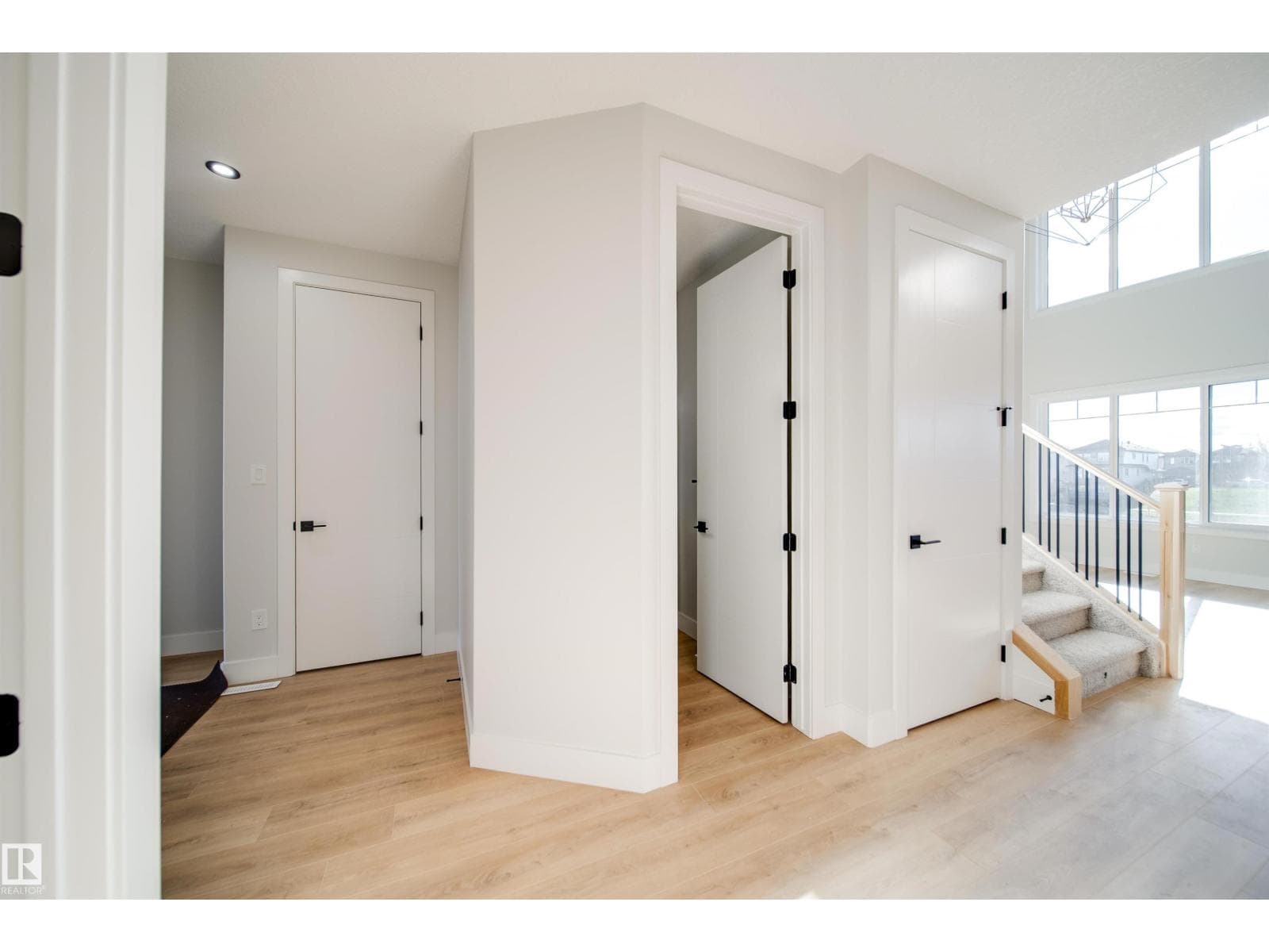 8603 183 AV NW — photo 4