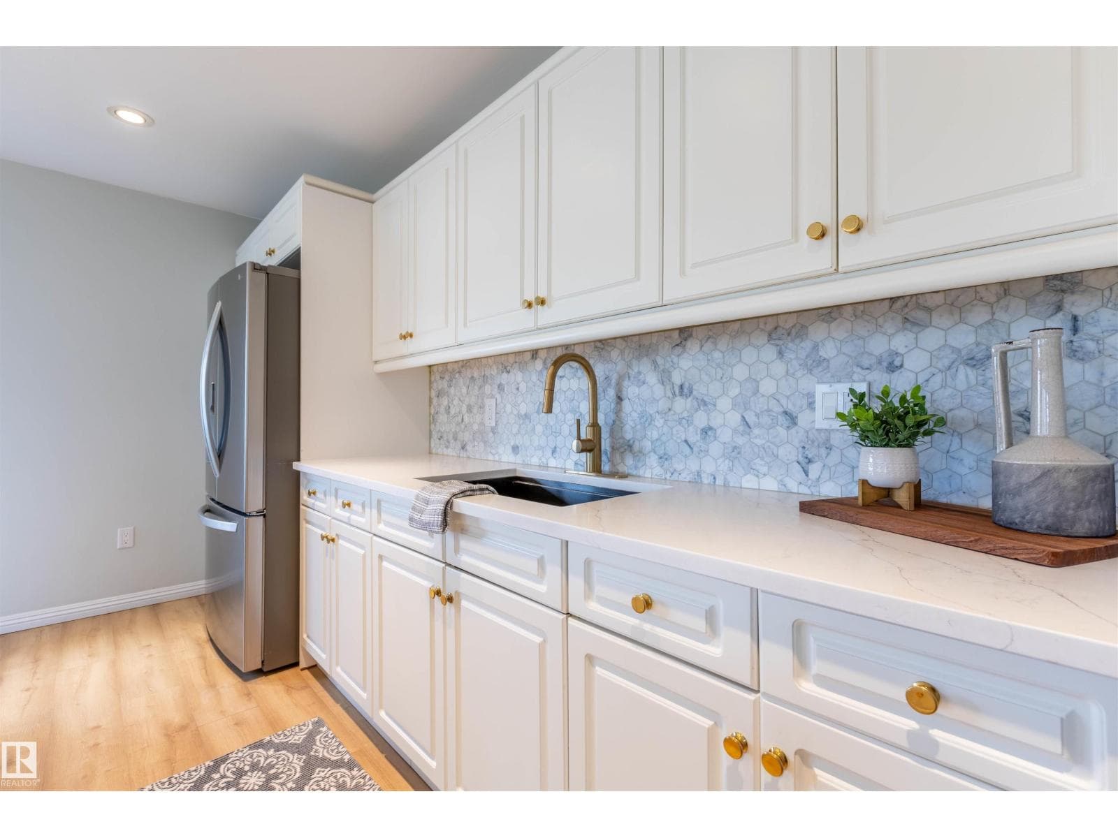 #303 20 GRANGE DR — photo 4