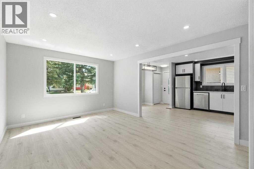 6420 26 Avenue NE — photo 3