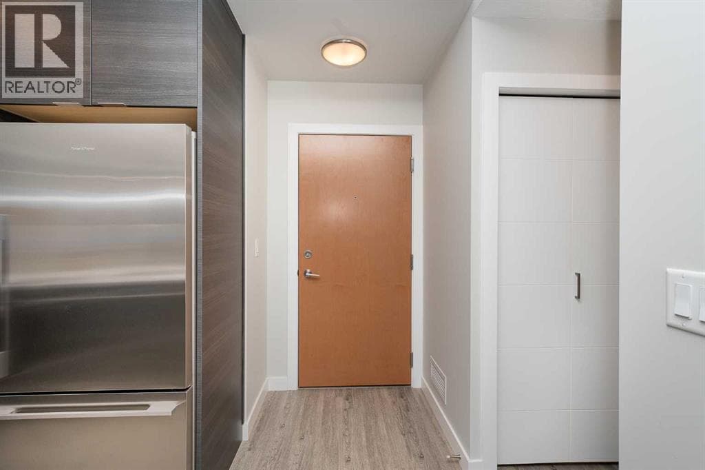 3122, 95 Burma Star Road SW — photo 2