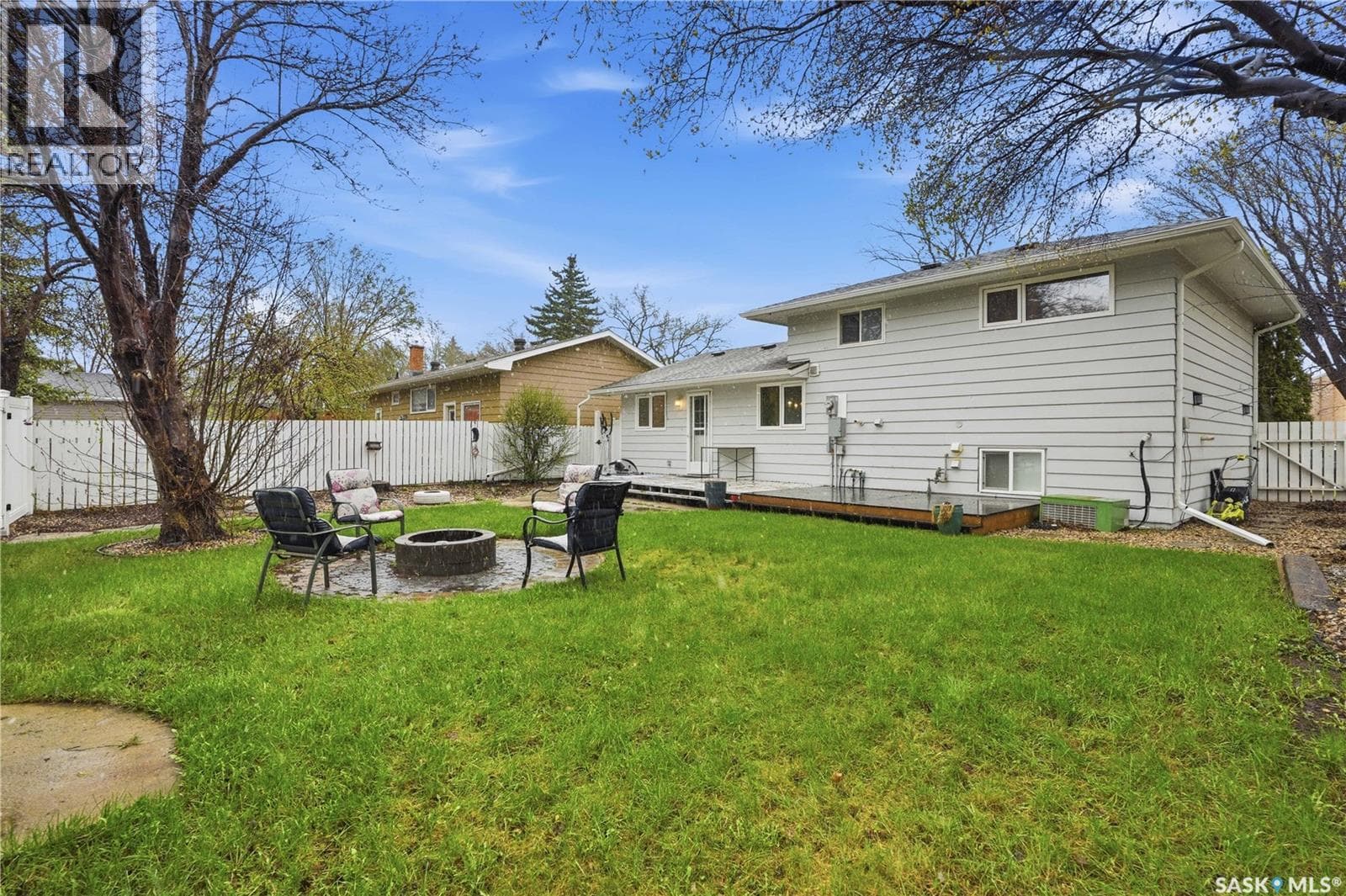 2305 Taylor STREET E — photo 4