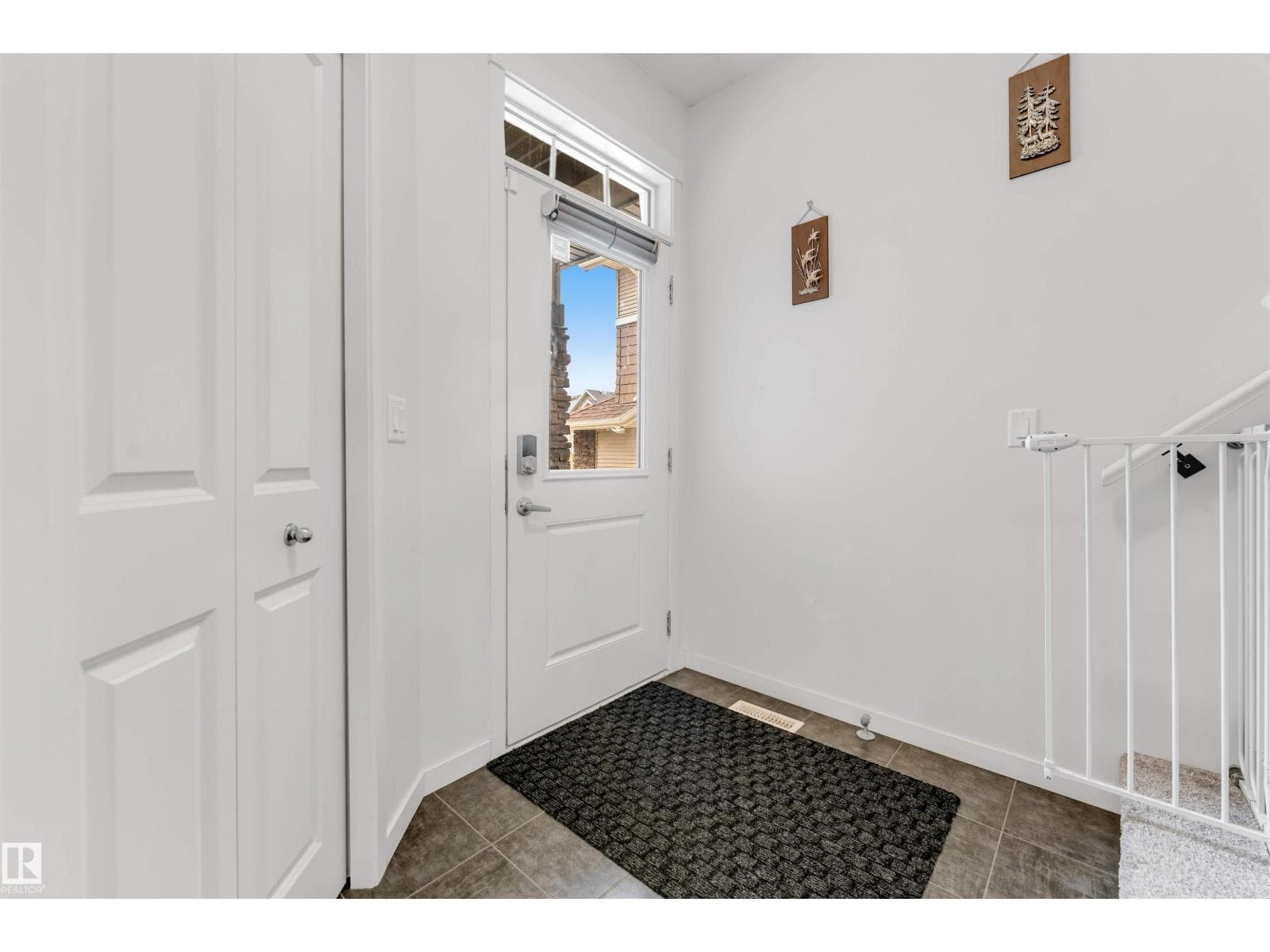 933 McConachie BV NW NW — photo 4