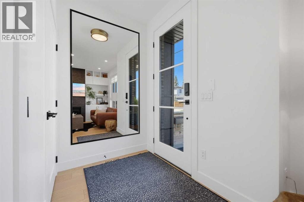 3707 30 Avenue SW — photo 2
