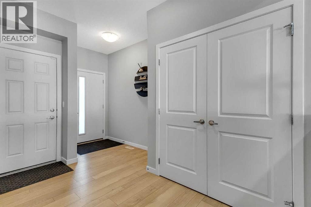 672 Walgrove Boulevard SE — photo 3