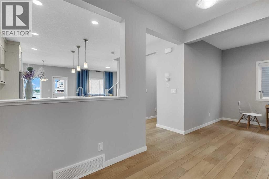 672 Walgrove Boulevard SE — photo 4