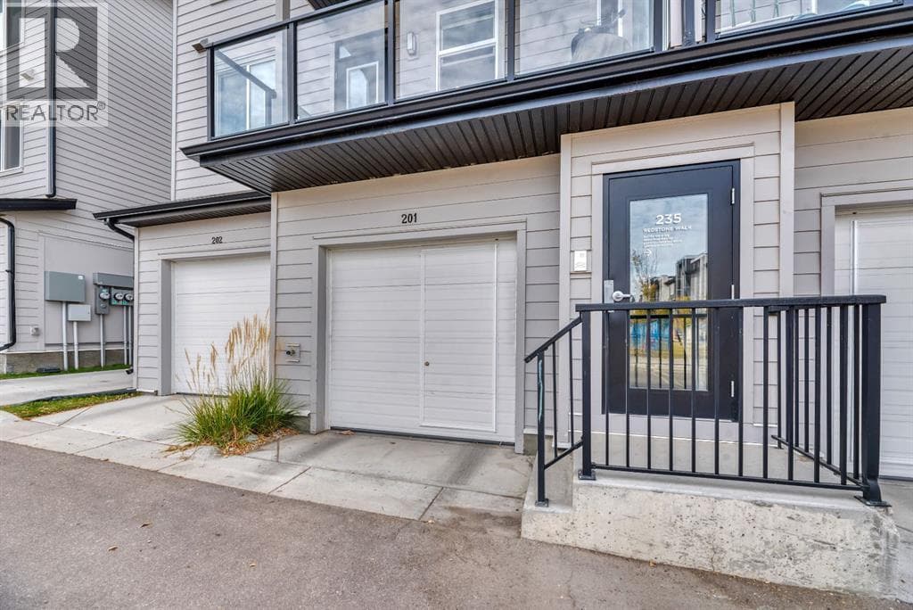 201, 235 Redstone Walk NE — photo 4