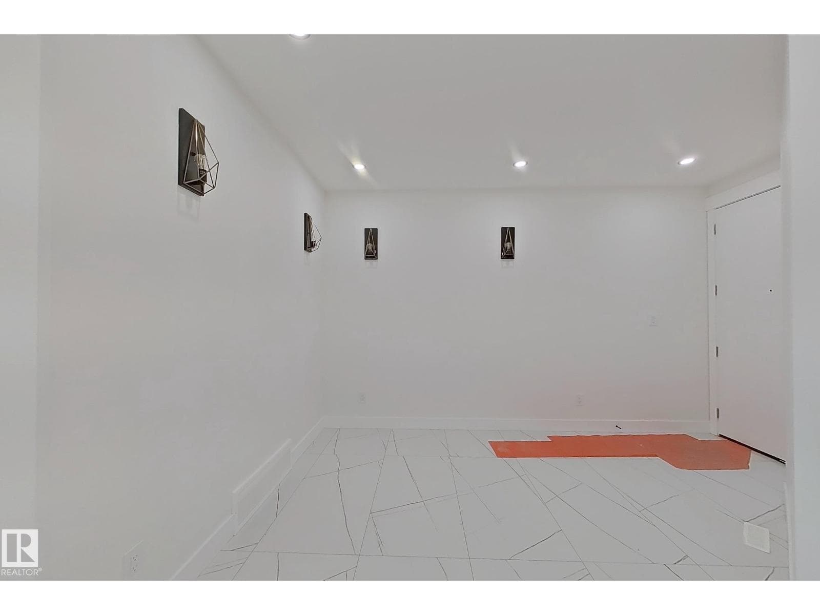 1738 62 AV NE — photo 4