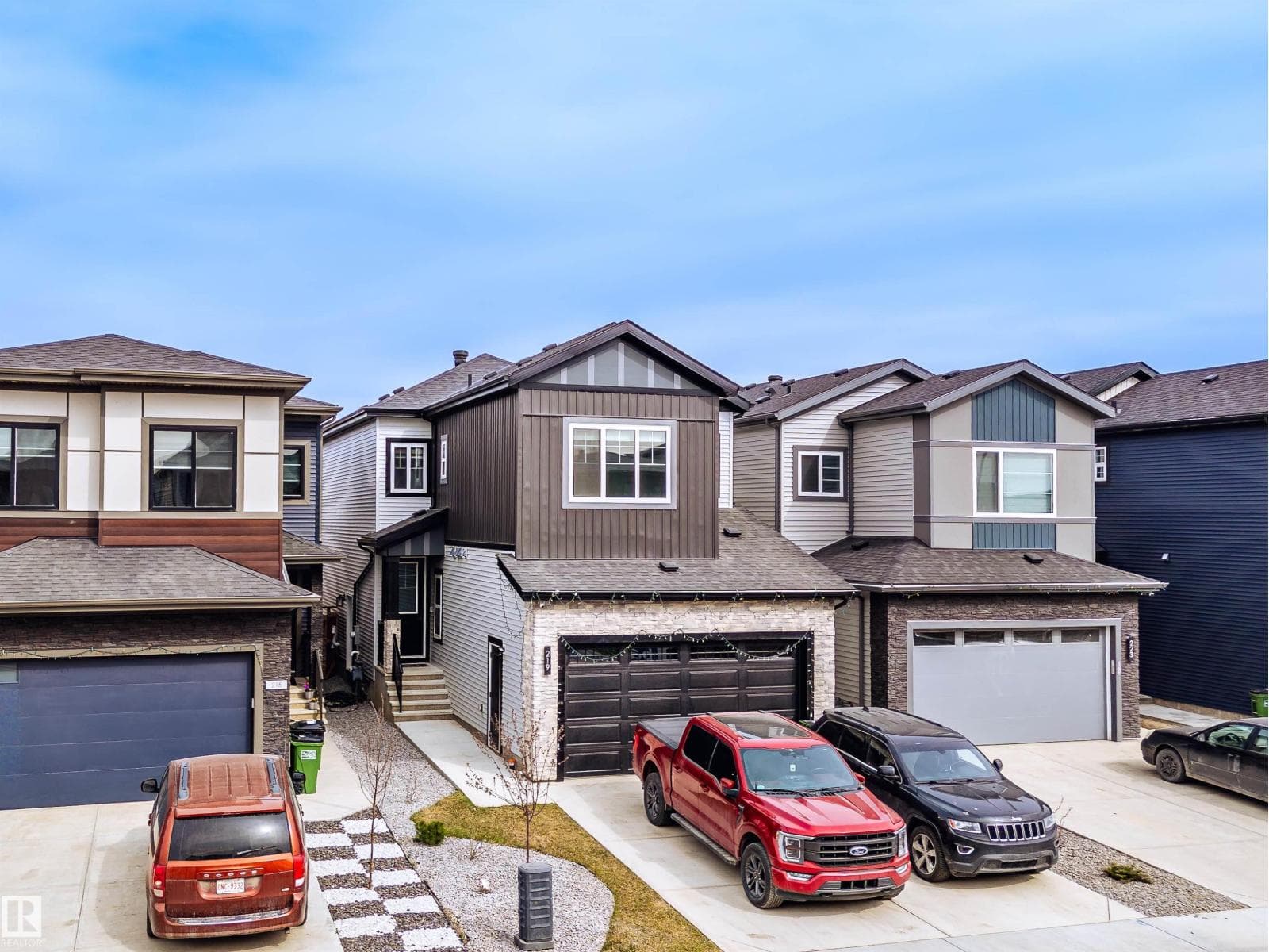 219 28 ST SW
