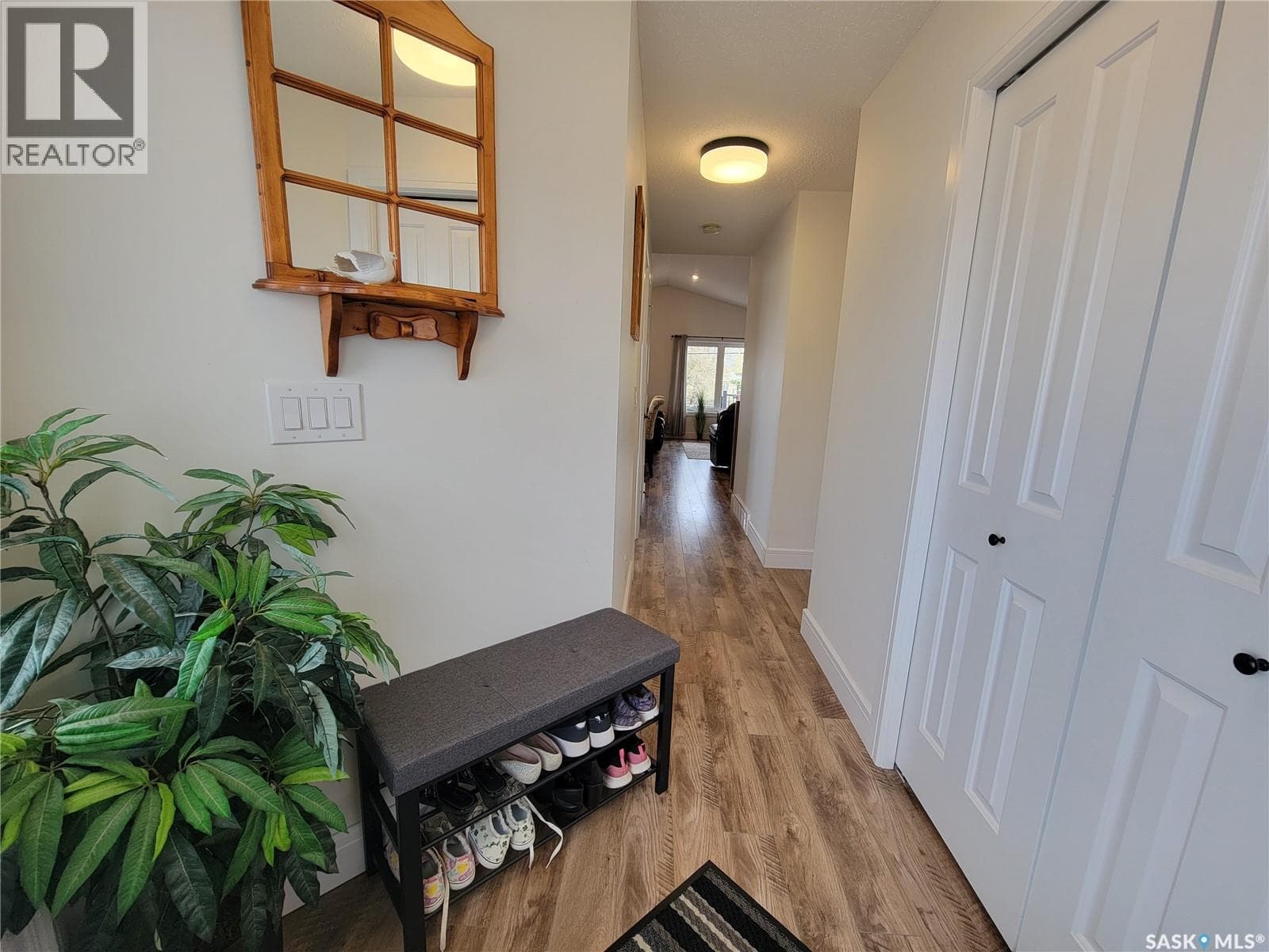 214 1st AVENUE W — photo 3