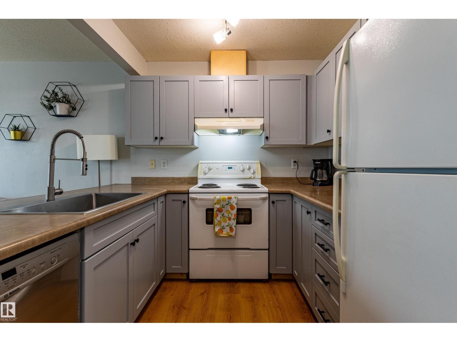 #93 16823 84 ST NW — photo 3