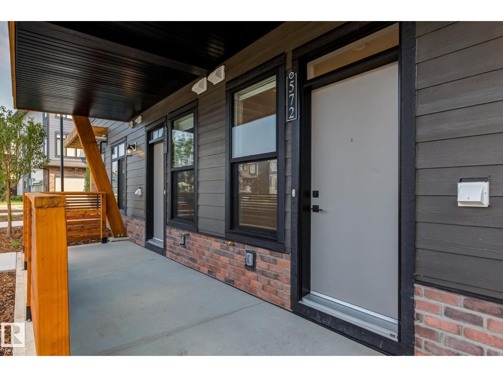 #42 16231 19 AV SW — photo 3