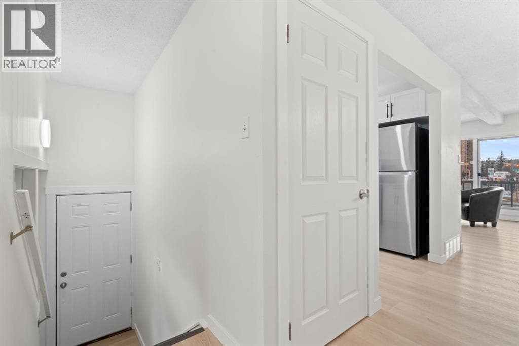 8547 47 Avenue NW — photo 3
