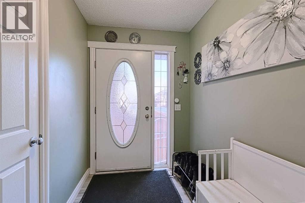 501 Coral Cove NE — photo 3
