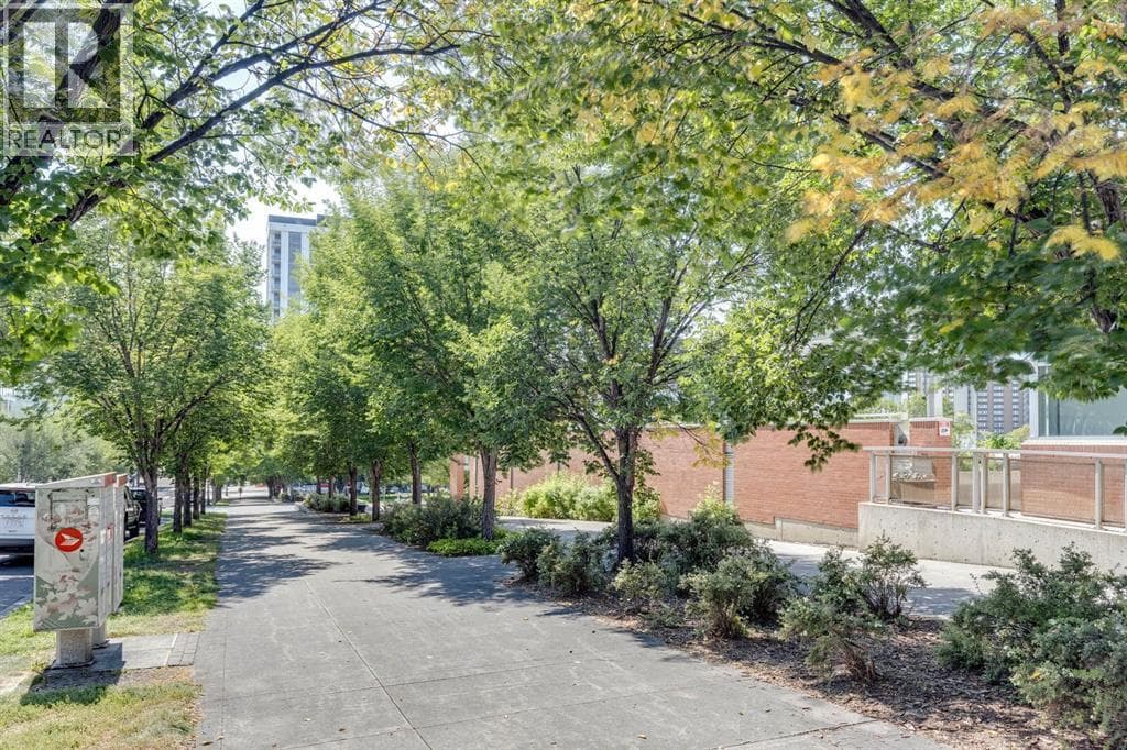 108, 990 Centre Avenue NE — photo 3