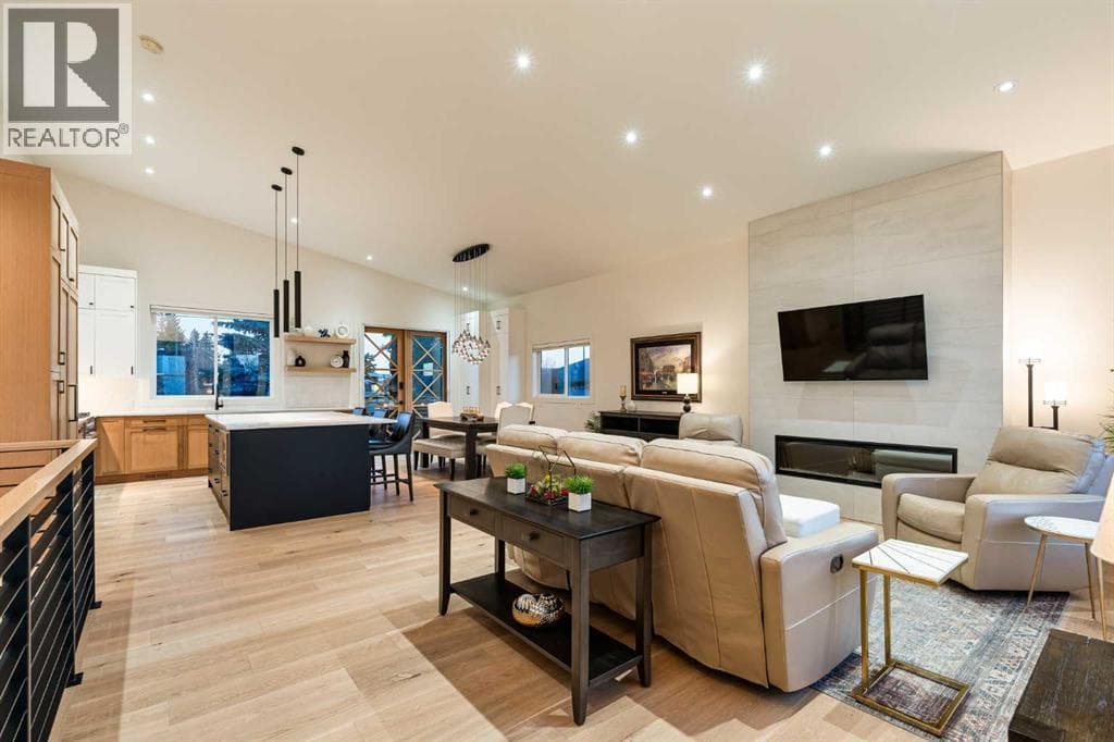 5420 La Salle Crescent SW — photo 4