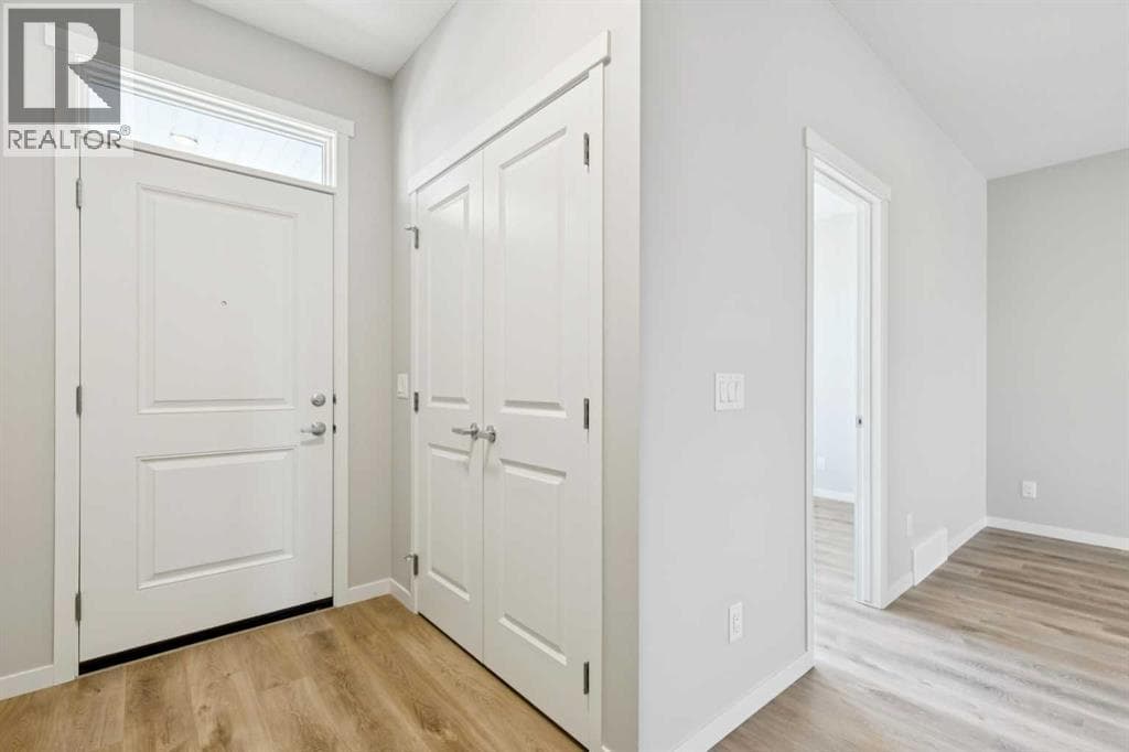493 Hotchkiss Drive SE — photo 2