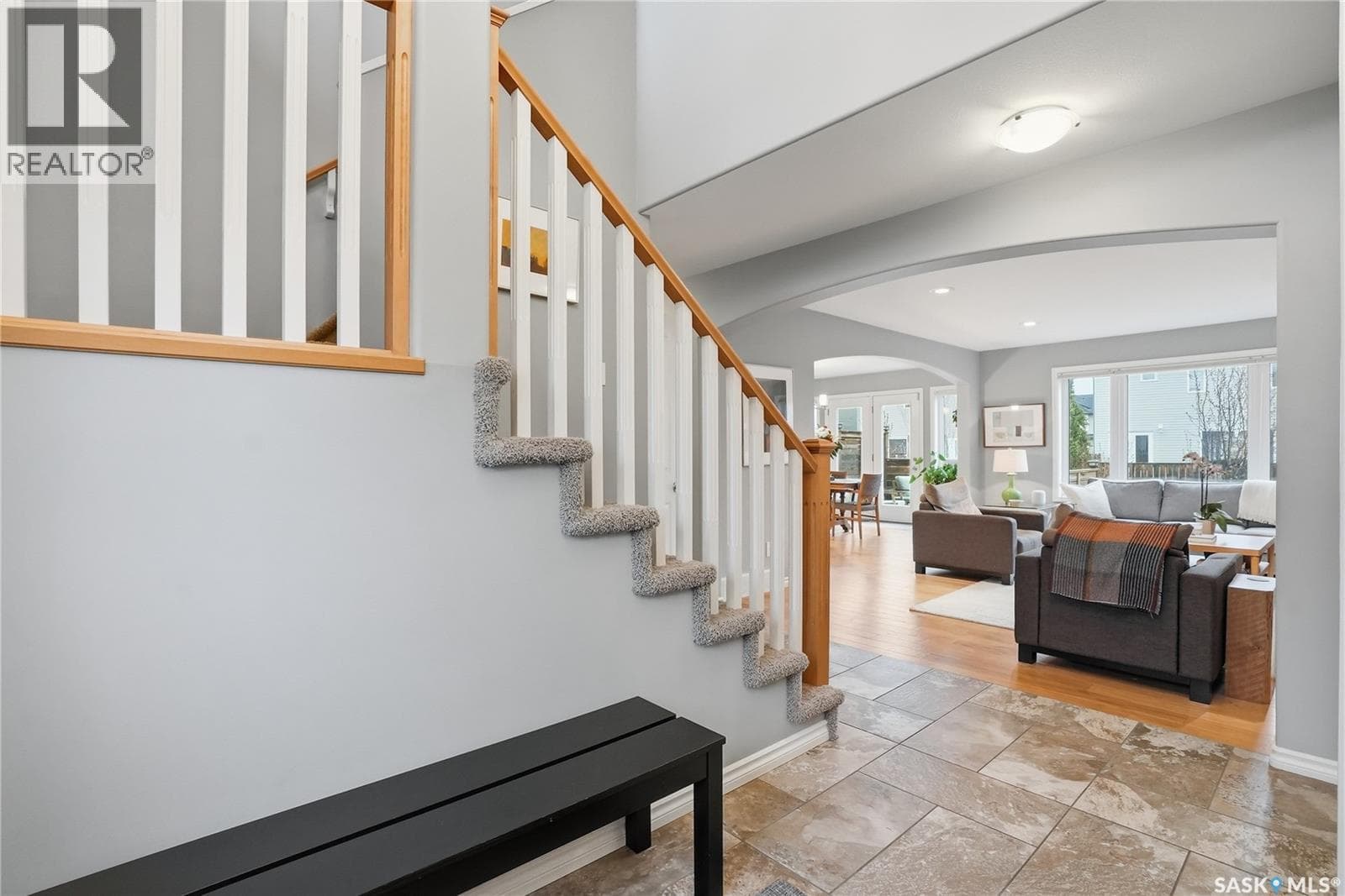 215 Whalley CRESCENT — photo 4
