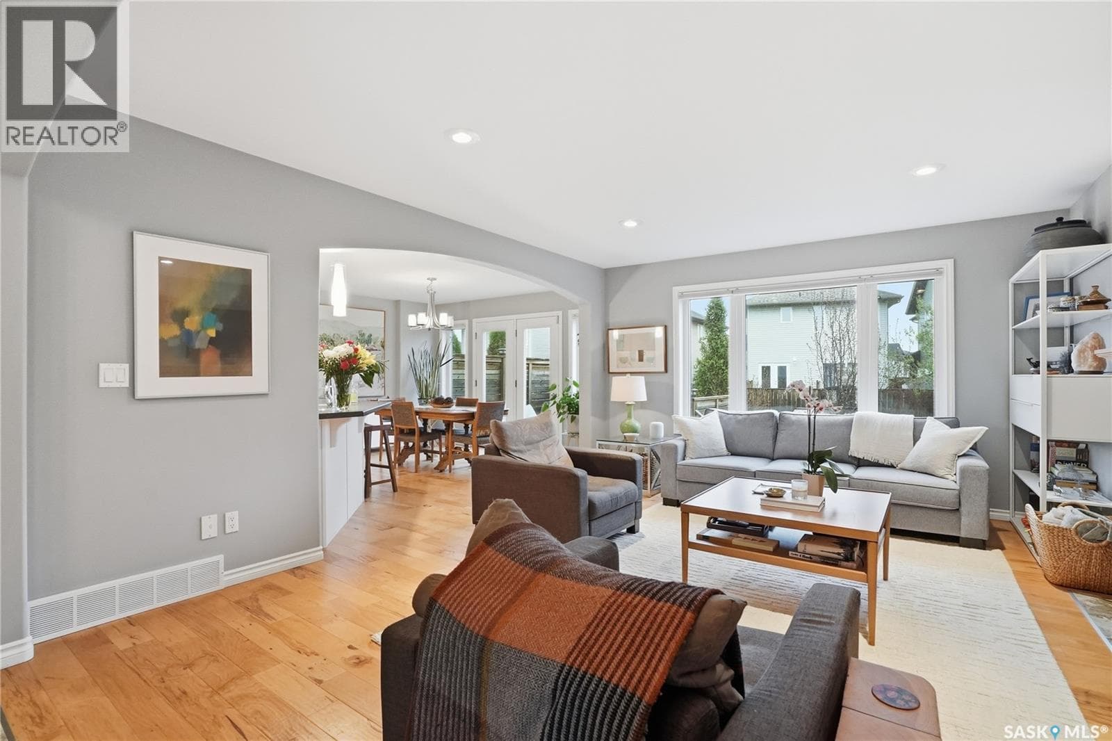 215 Whalley CRESCENT — photo 5