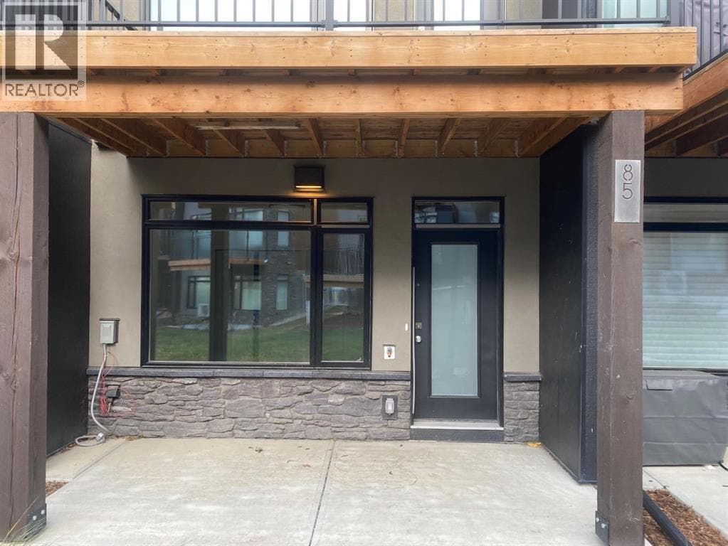 85 Royal Elm Green NW — photo 2