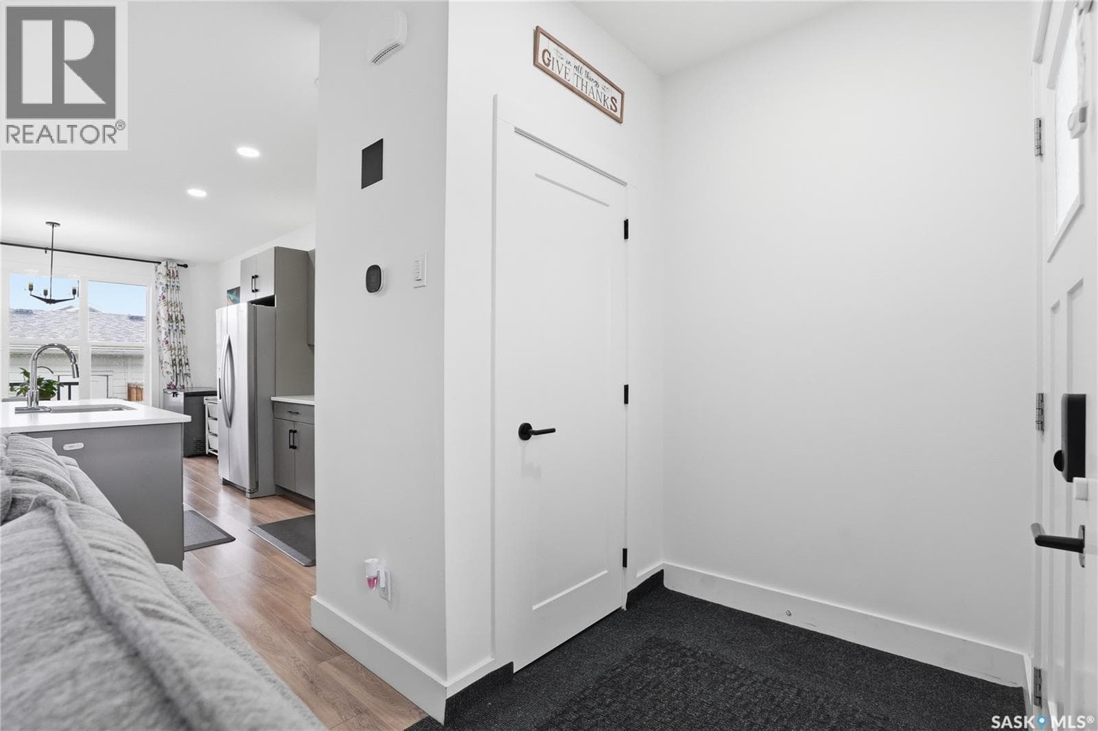187 Rosewood BOULEVARD E — photo 4