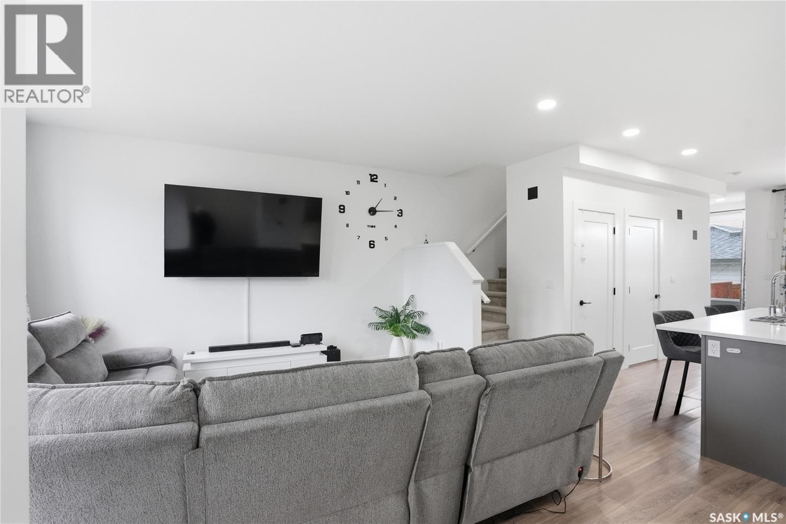 187 Rosewood BOULEVARD E — photo 5