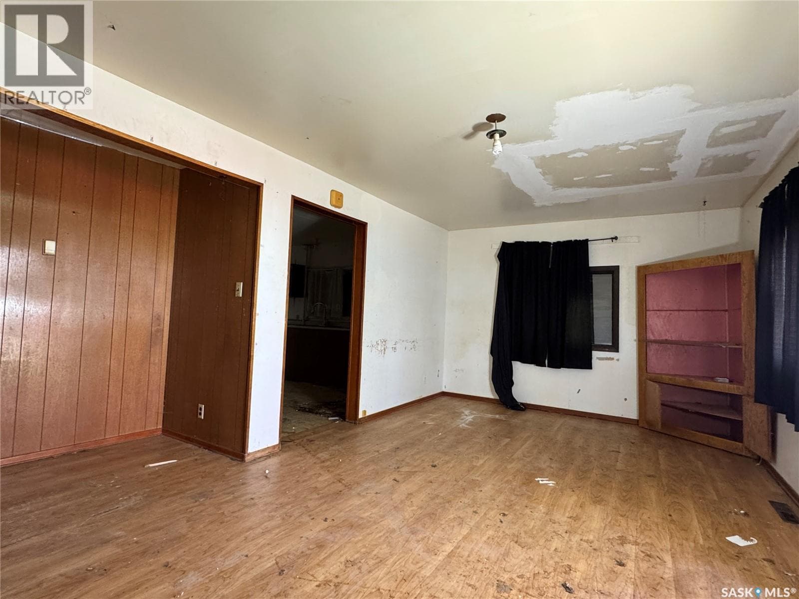 208 Irvine STREET — photo 2
