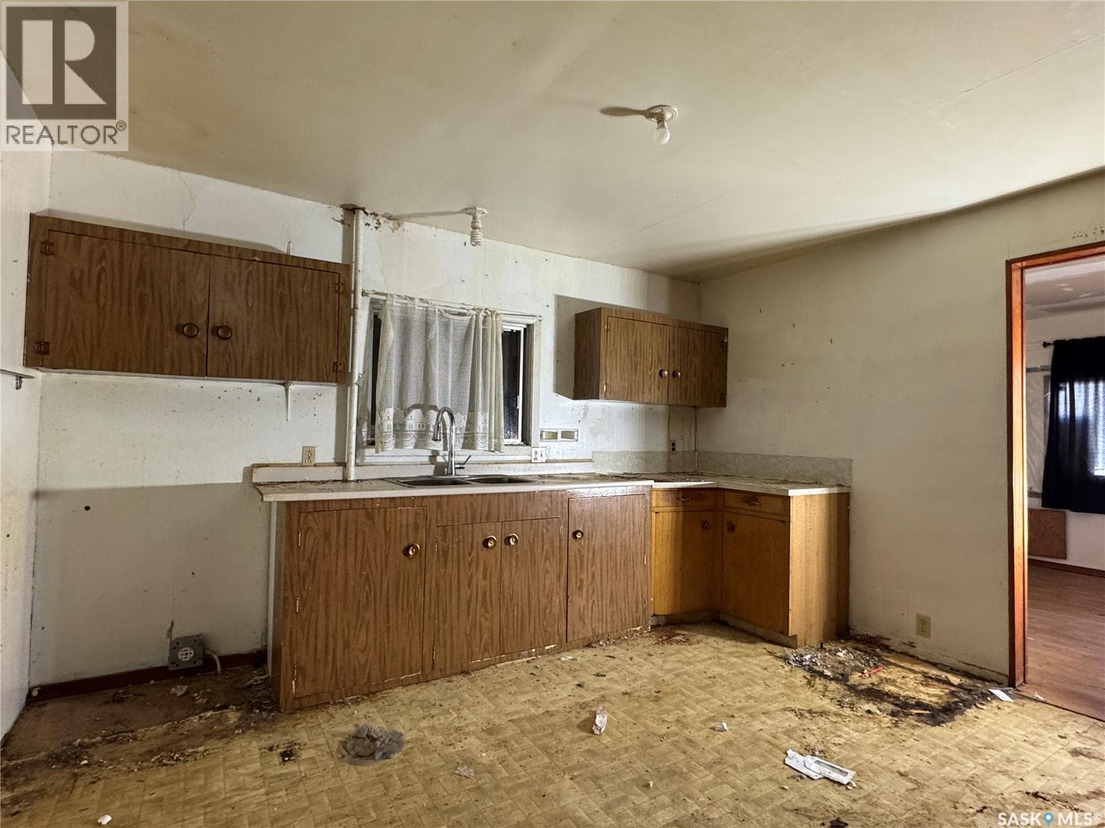 208 Irvine STREET — photo 5