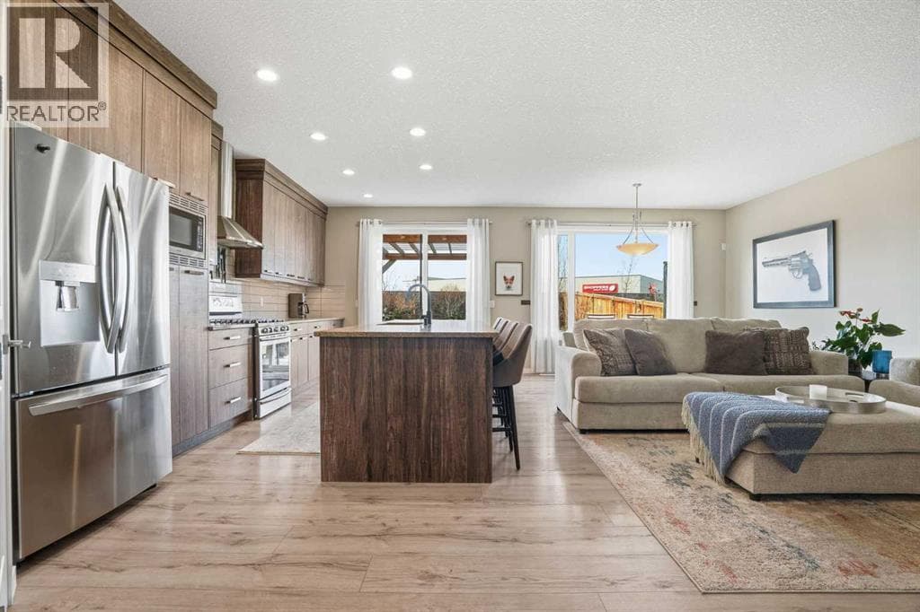296 Walden Parade SE — photo 2