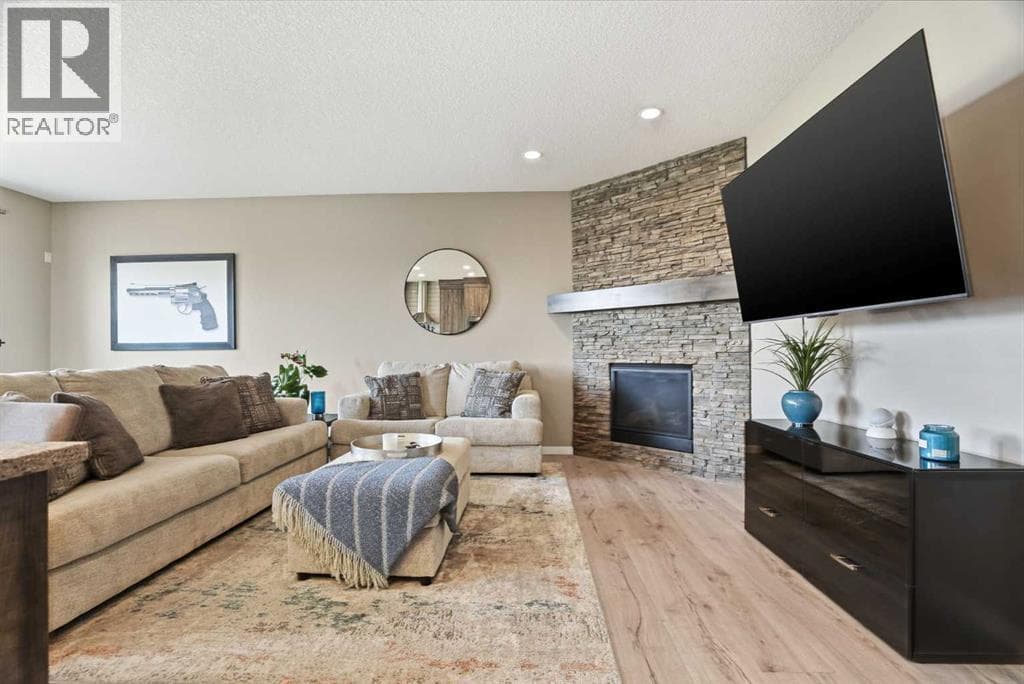 296 Walden Parade SE — photo 4