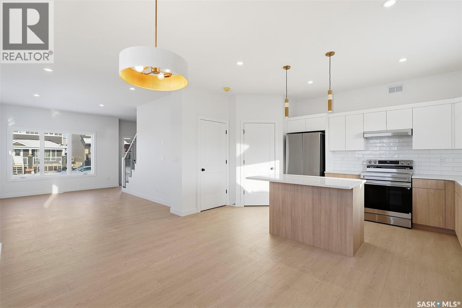 1424 Besnard DRIVE