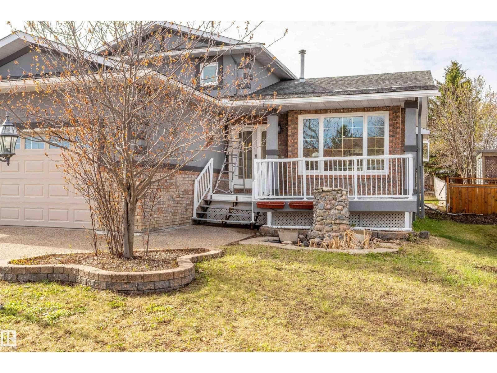 3917 52 AV — photo 3