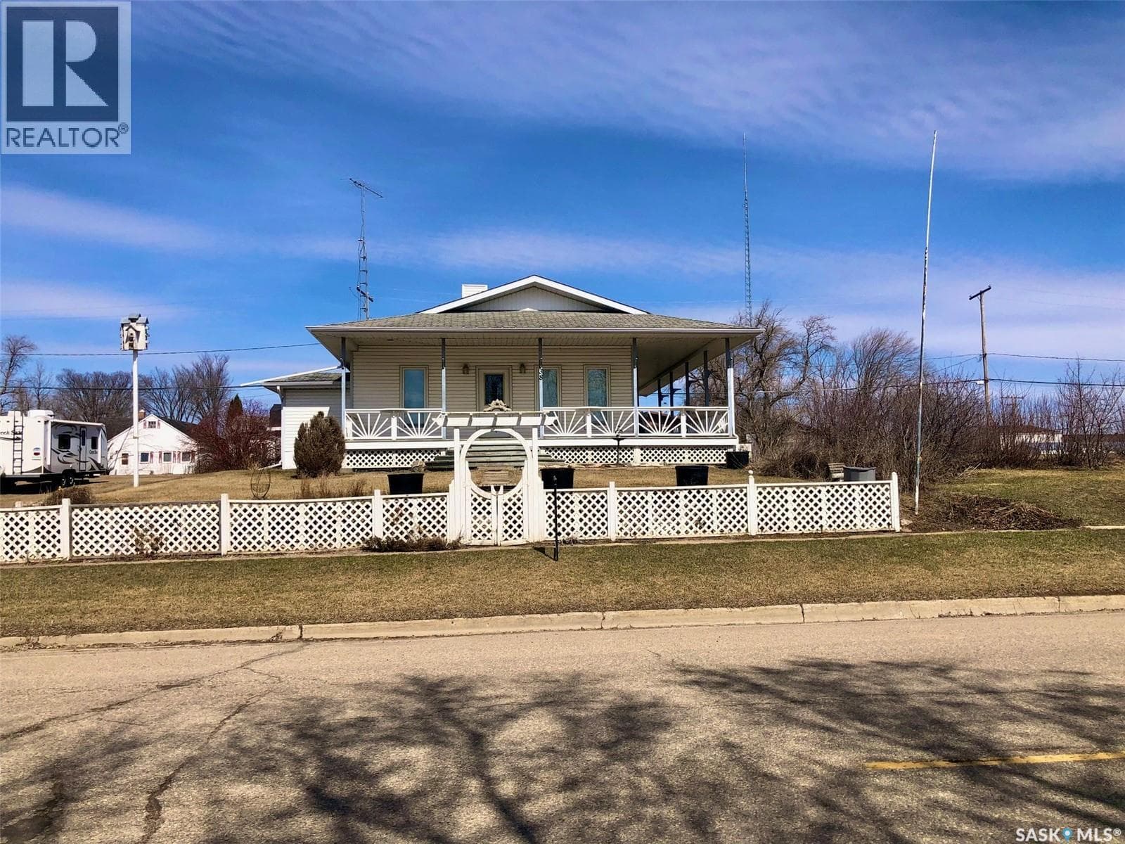 28 Highway AVENUE W