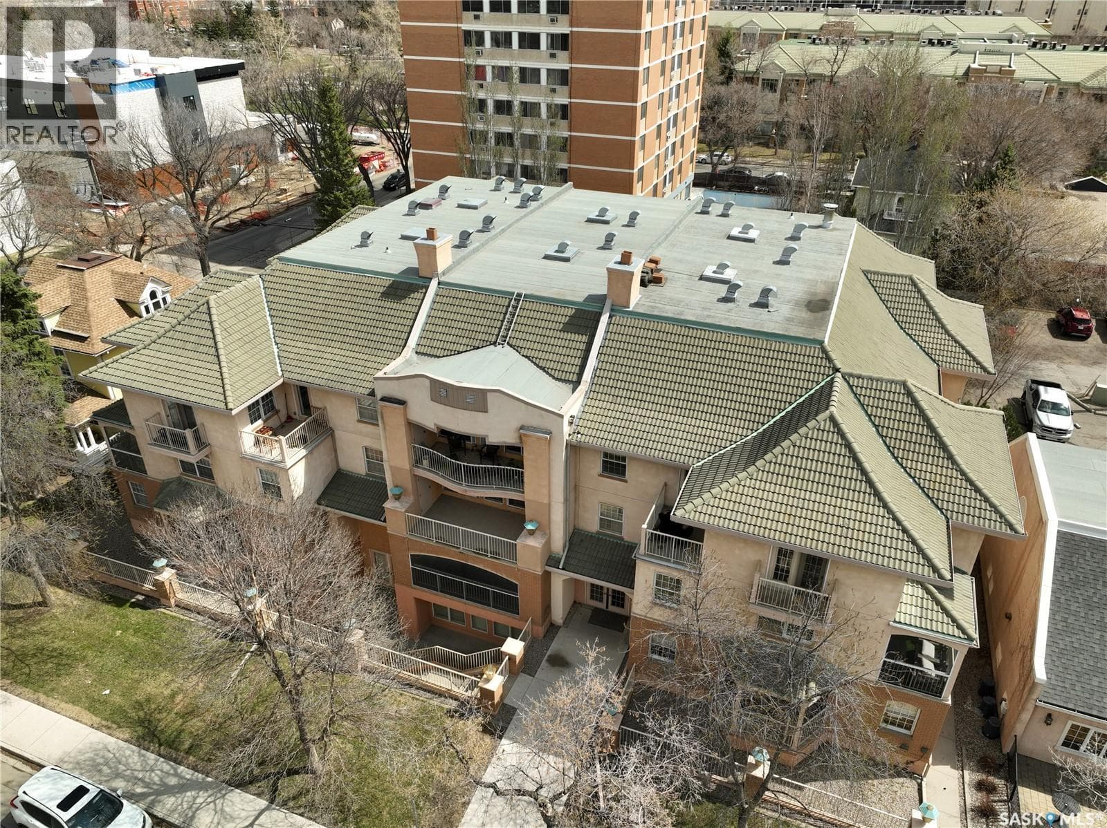 201 2315 Cornwall STREET — photo 2