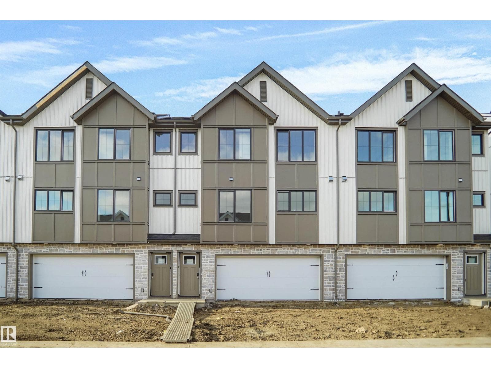 #66 17319 5 ST NE