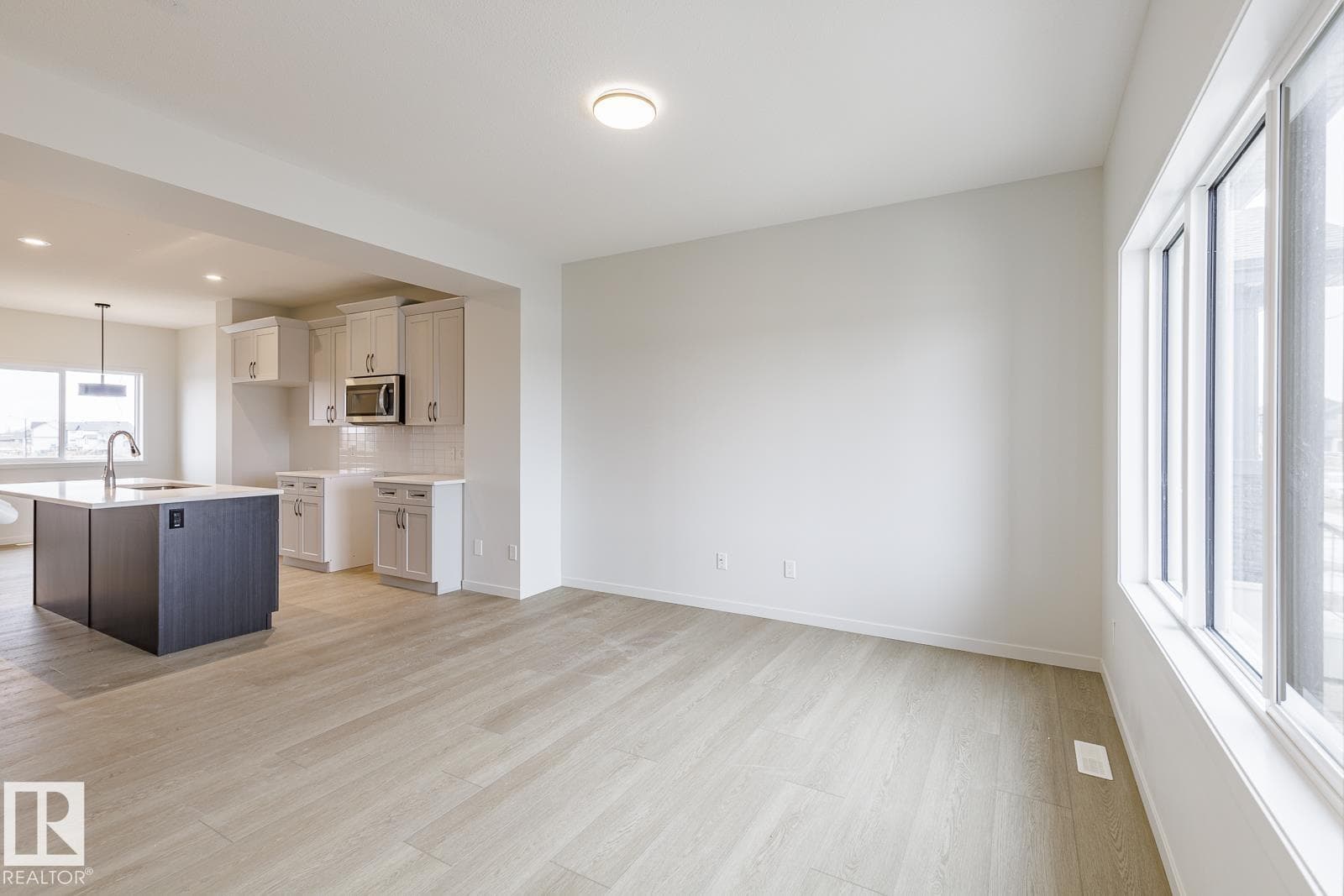 3828 38 Street — photo 2