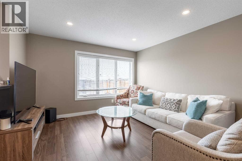 326 Coalbanks Boulevard W — photo 4
