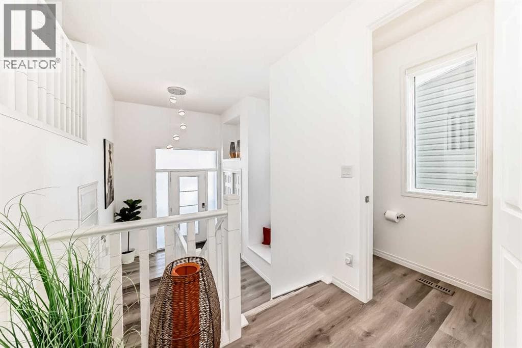 73 Carrington Circle NW — photo 2