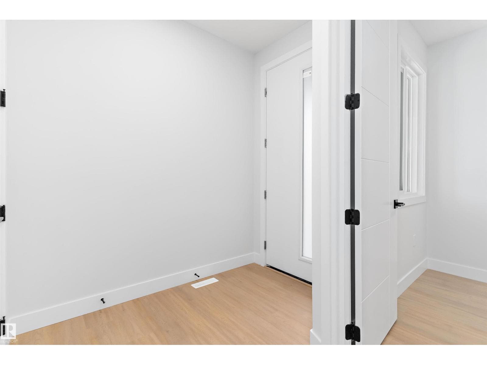 34 ASTORIA PL — photo 5