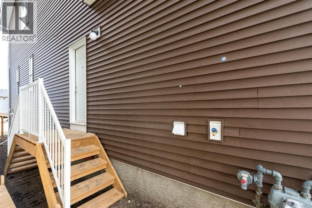 90 Edith Green NW — photo 2