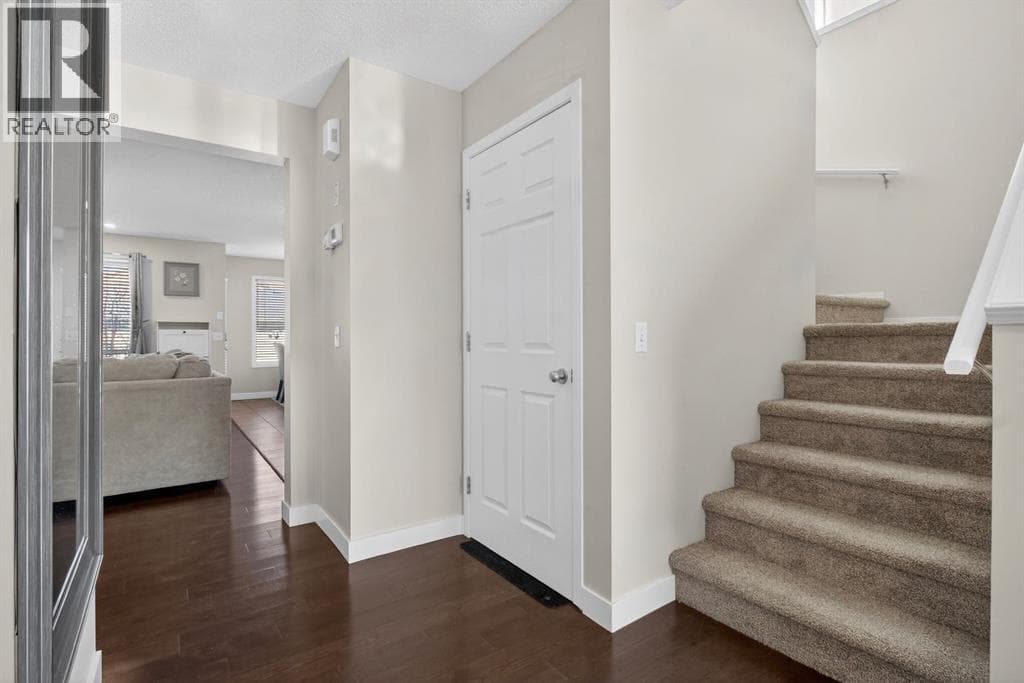 28 Elgin View SE — photo 5