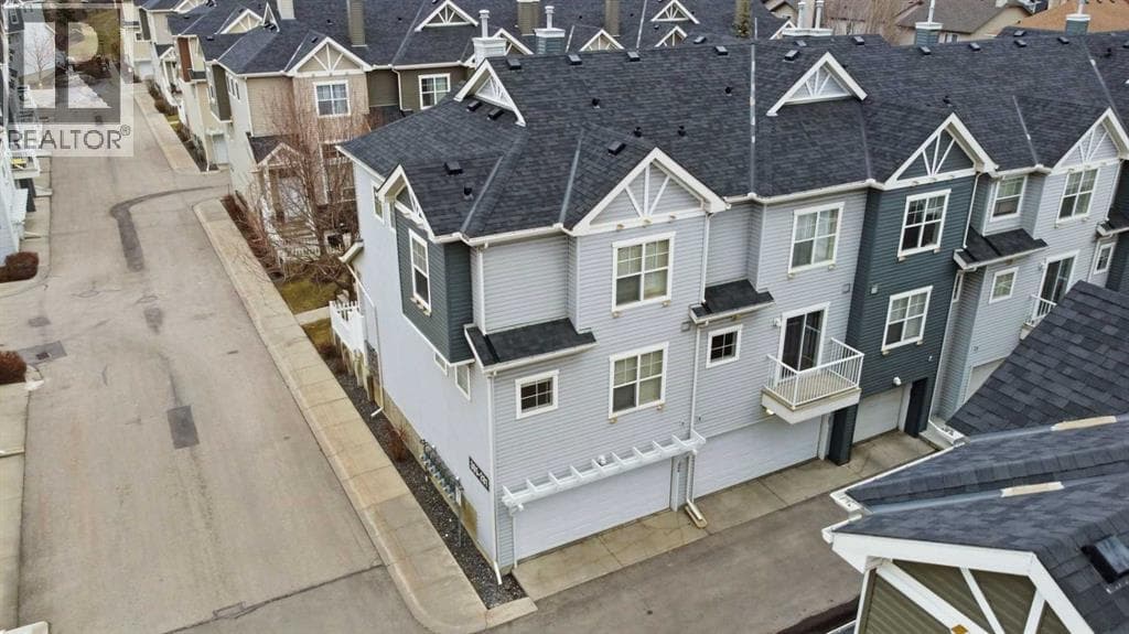 305 Elgin Gardens SE — photo 2