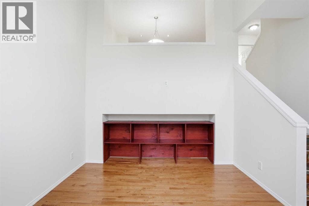 305 Elgin Gardens SE — photo 4