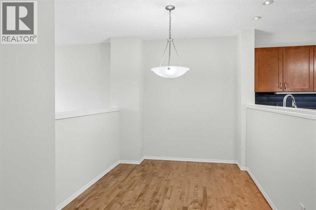 305 Elgin Gardens SE — photo 5