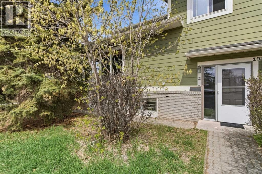 2, 1939 25A Street SW — photo 2