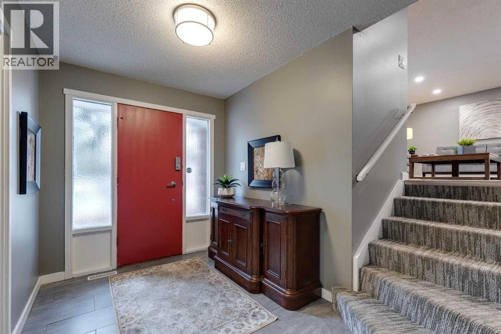 4023 Varmoor Road NW — photo 2