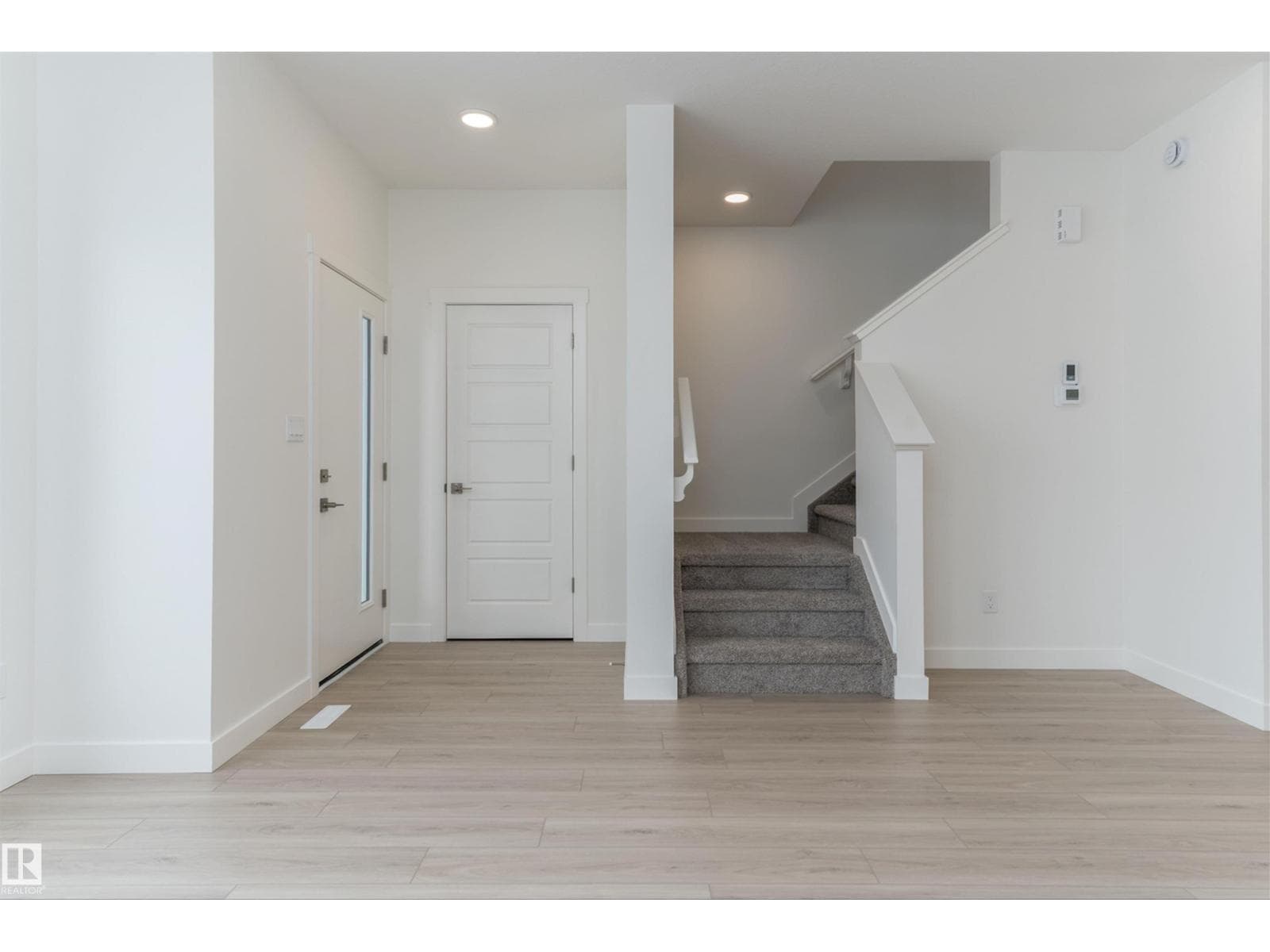 1250 MCLEOD AV — photo 3