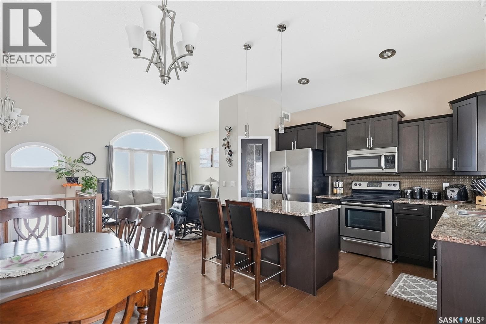 335 McCallum LANE — photo 4