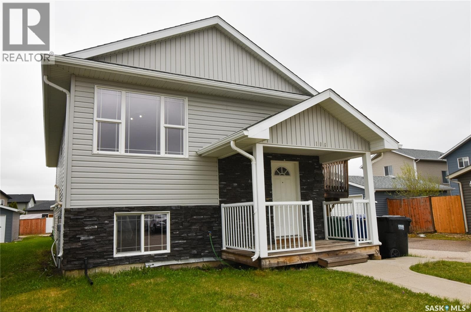 106 Geary CRESCENT