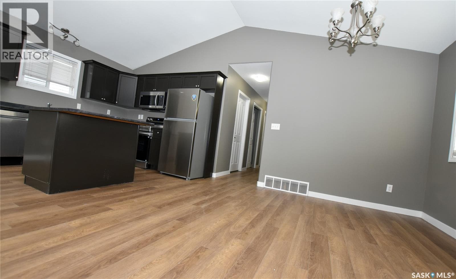 106 Geary CRESCENT — photo 4